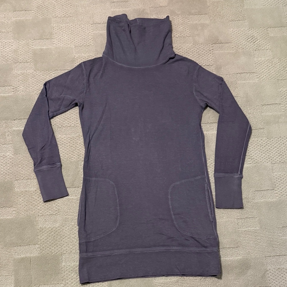 Athleta Women's Turtleneck Sweatshirt dress/tunic with pockets, size xs